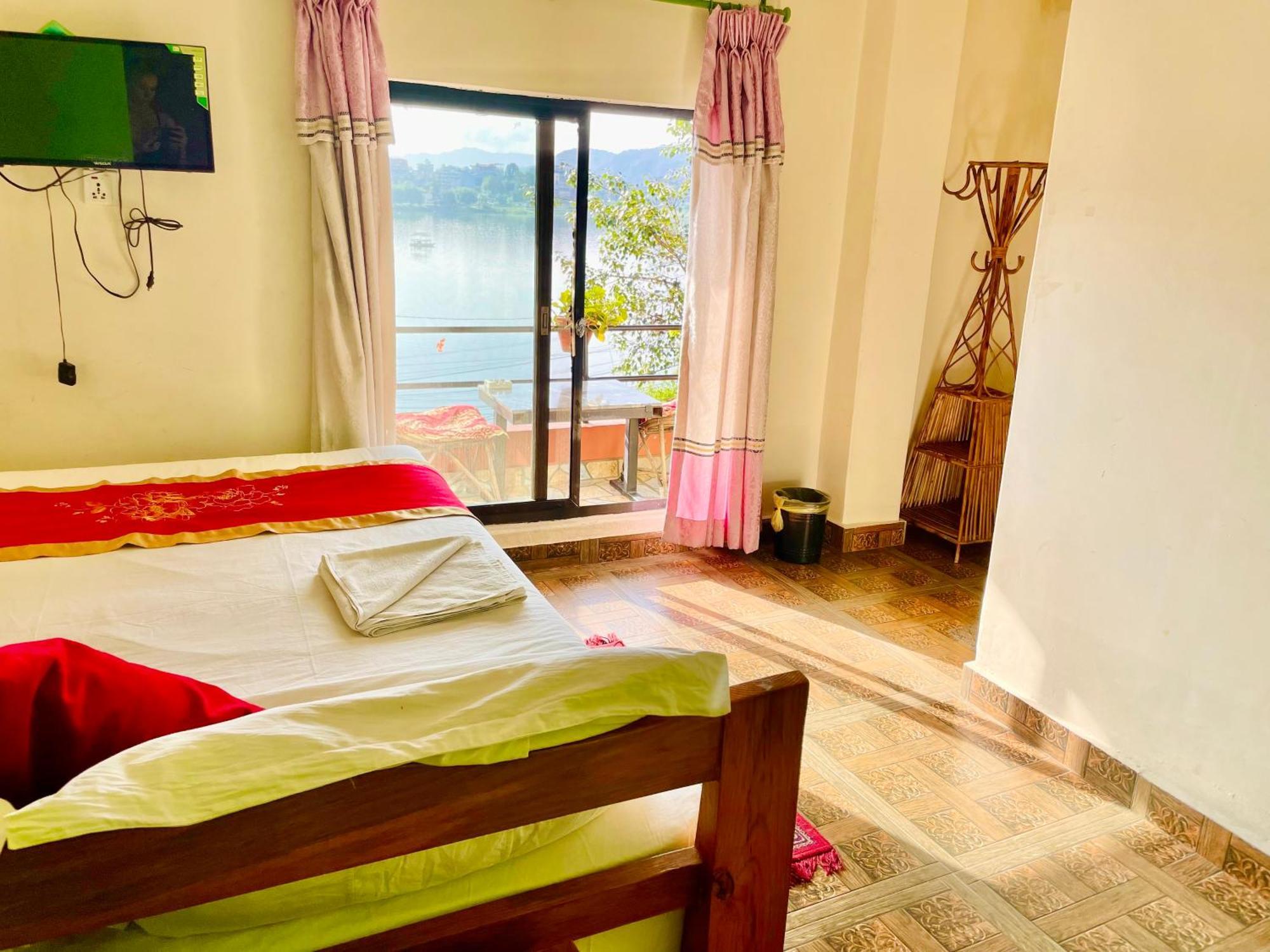 Hotel Fewa Corner & Restro Pokhara Exterior photo